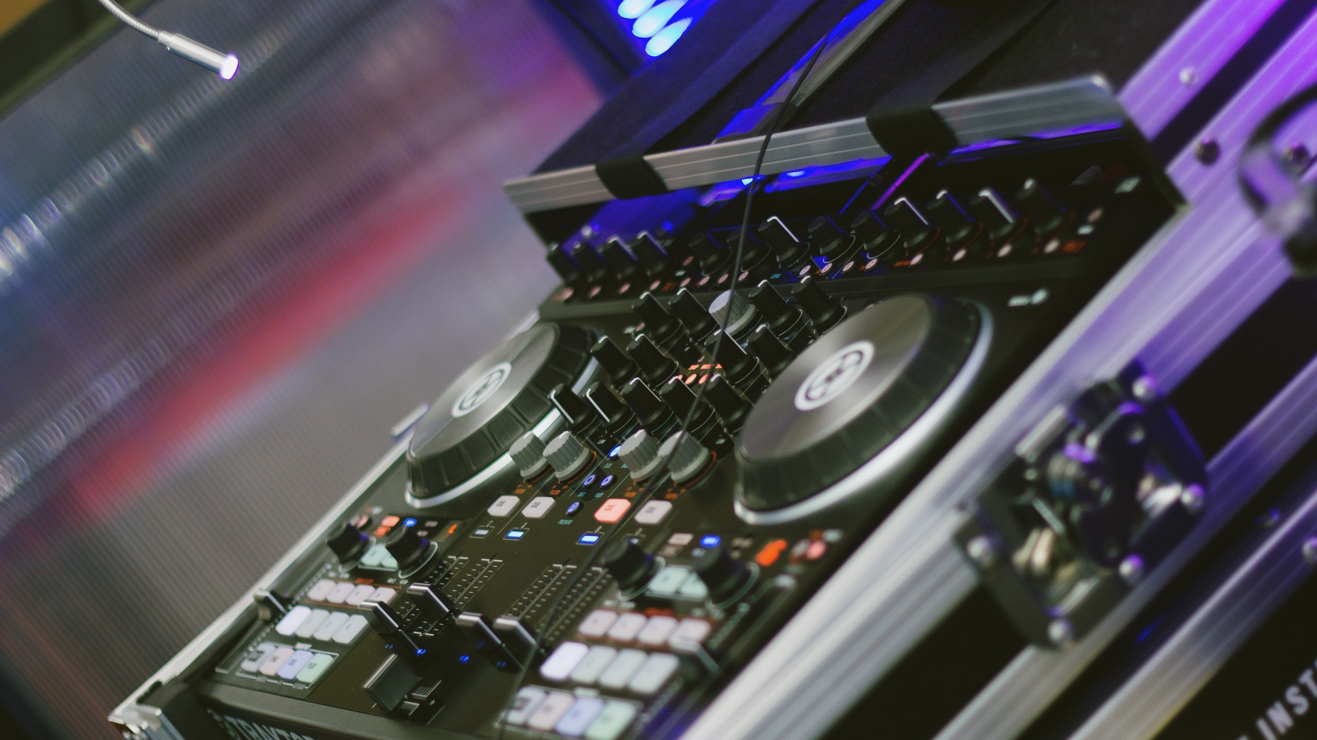 Шестеро з десяти діджеїв не поставлять це в сеті: Beatport заборонив повністю згенеровані треки