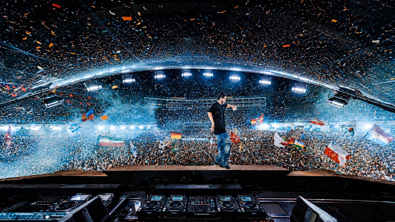 Він закривав головну сцену Tomorrowland сам — і присвятив сет братові, якого поруч не було